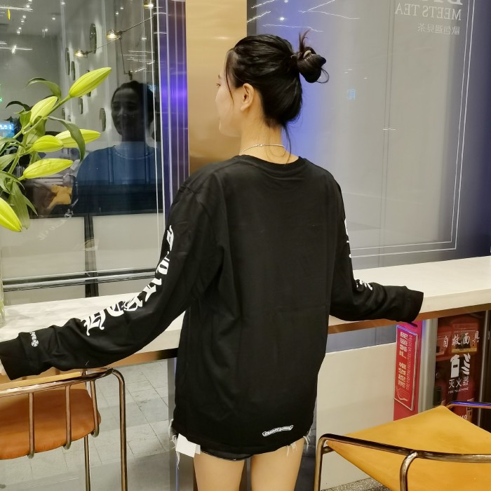 Letter Neckline Sanskrit Flower Arm Long Sleeve T-Shirt 2 colors