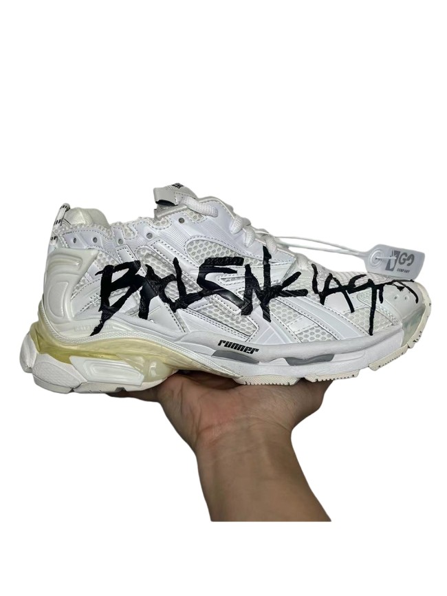 1:1 quality version B Runner Graffiti Mesh Series Low-Top Shoes 28630931