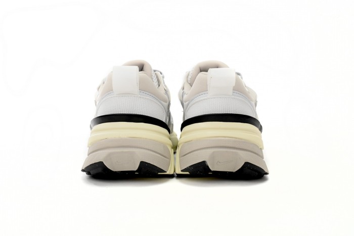 N  V2K Run Summit White Metallic Silver FD0736-100