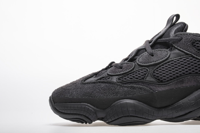 A  Y**zy 500 Utility Black F36640