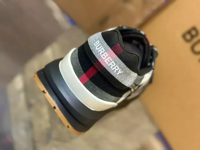 BURB5RRY VINTAGE CHECK SNEAKERS   BBR115