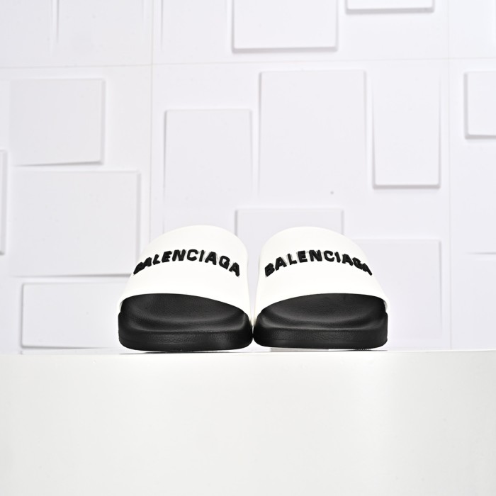 27968656 three-dimensional letter slippers 2 colors