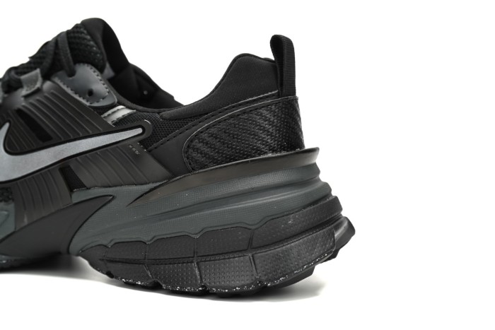 N  V2K Run Black Dark Smoke Grey FD0736-001