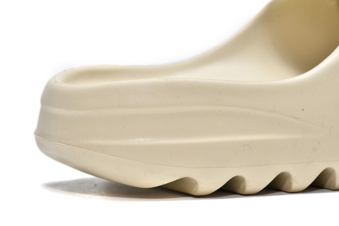 A Y**zy Slide Bone FW6345