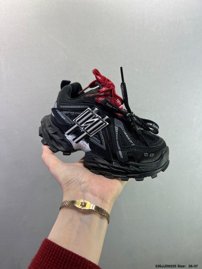 Mecha-style Color-blocked Mesh Breathable Trendy Sports Shoes for Kids 3 colors 28998725