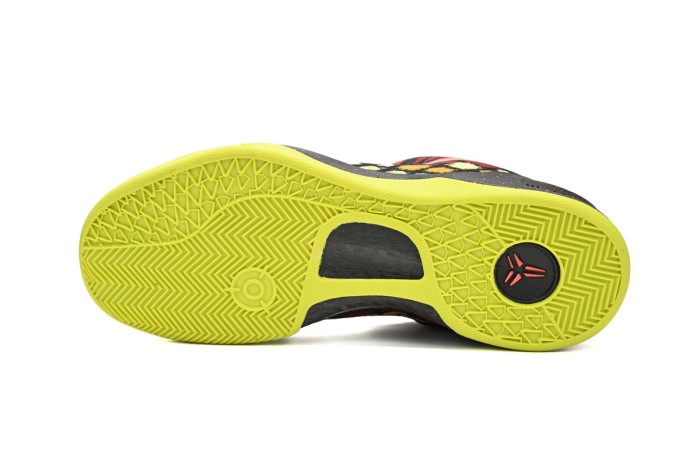 N Kobe 8 System Christmas Solid Outsole 555286-060