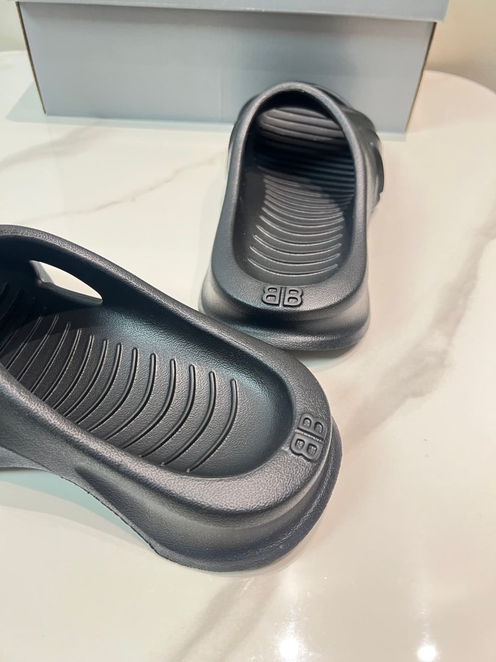 1:1 quality version Summer Beach Water-Friendly Versatile Casual Slippers 3 colors 29027290