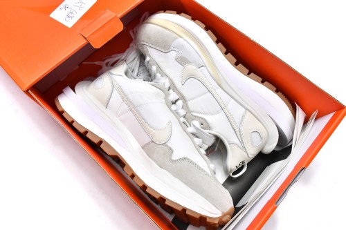N Vaporwaffle sacai Sail Gum DD1875-100