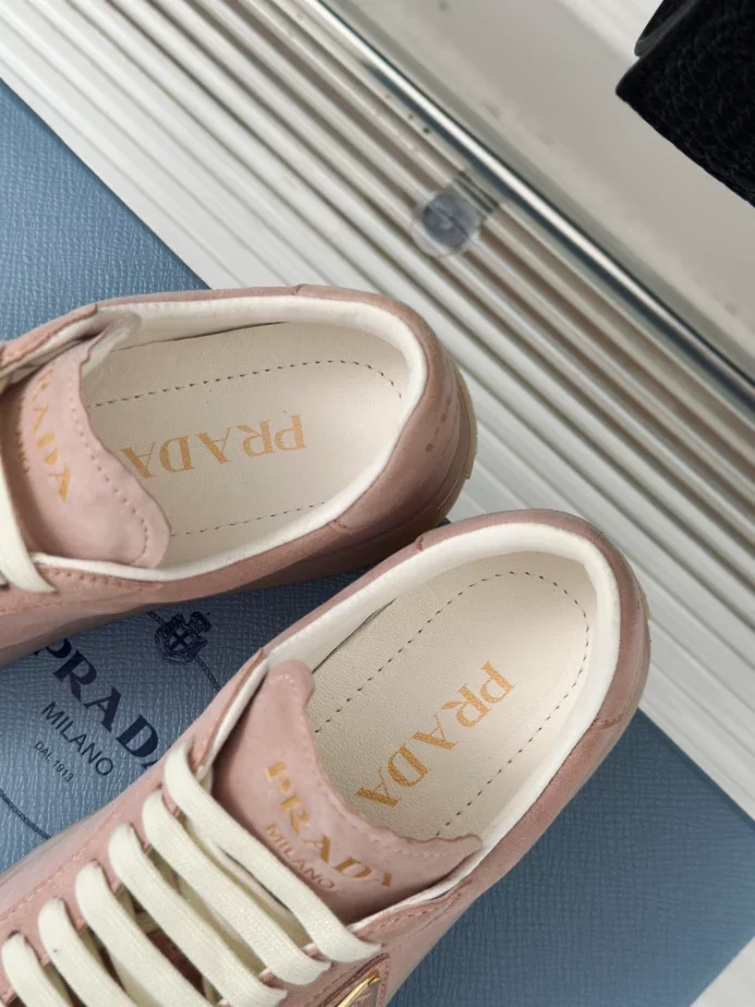 PR@DA@ SUEDE SNEAKERS ALABASTER PINK   PRD081