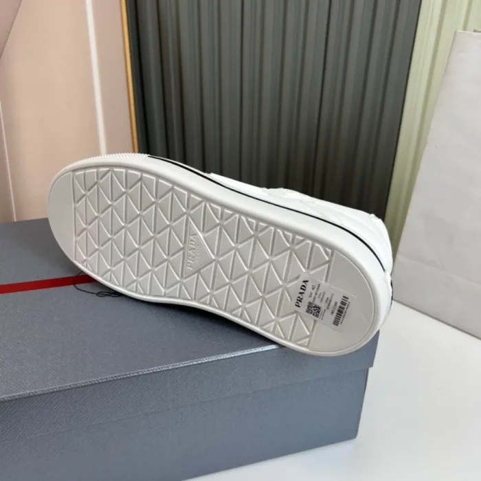 PR@DA@ MACRO RE-NYLON AND BRUSHED LEATHER SNEAKERS   PRD061