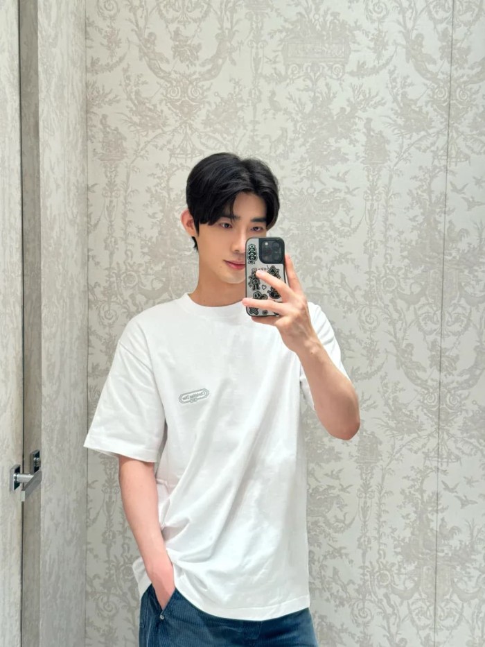1:1 quality version Logo Embroidered Crew Neck T-shirt 3 colors 28960932