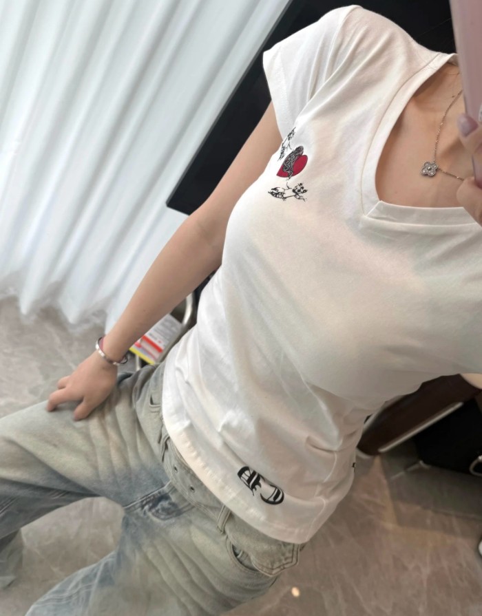 1:1 quality version 28143329 Heart Printed V-Neck Tee for girls