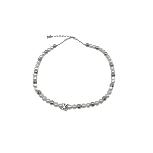 Reflective pearl floral necklace