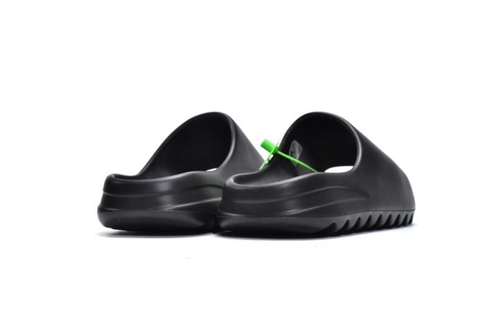 A Y**zy Slide Black FX0495