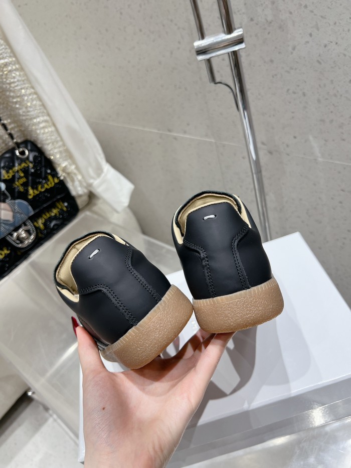 1:1 quality version M@ison White Paint Replica Sneakers POIZON240805818  2 colors