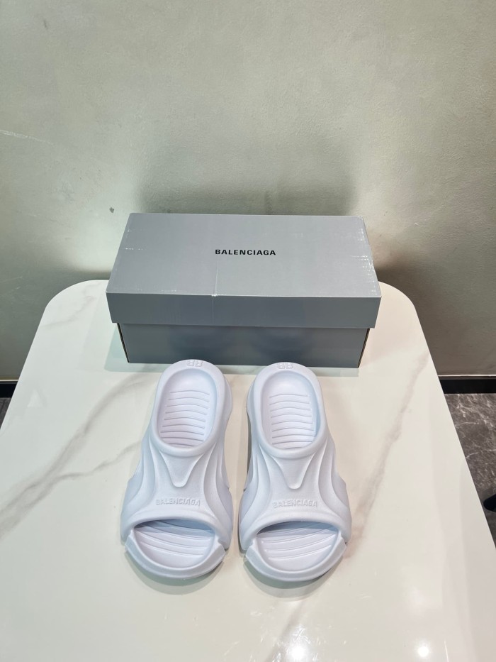 1:1 quality version Summer Beach Water-Friendly Versatile Casual Slippers 3 colors 29027290