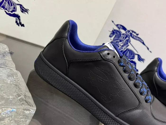 BURB5RRY LEATHER STOCK SNEAKERS IN BLACK   BBR092