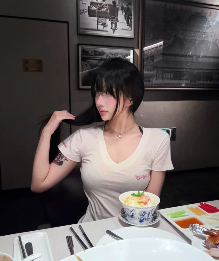 1:1 quality version Scroll Print V-Neck Tee for girls 29033514