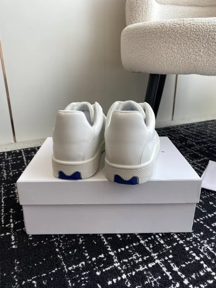 BURB5RRY BOX LOGO-DEBOSSED LEATHER SNEAKERS   BBR096