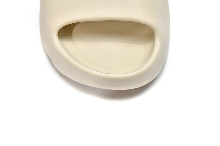 A Y**zy Slide Bone FW6345