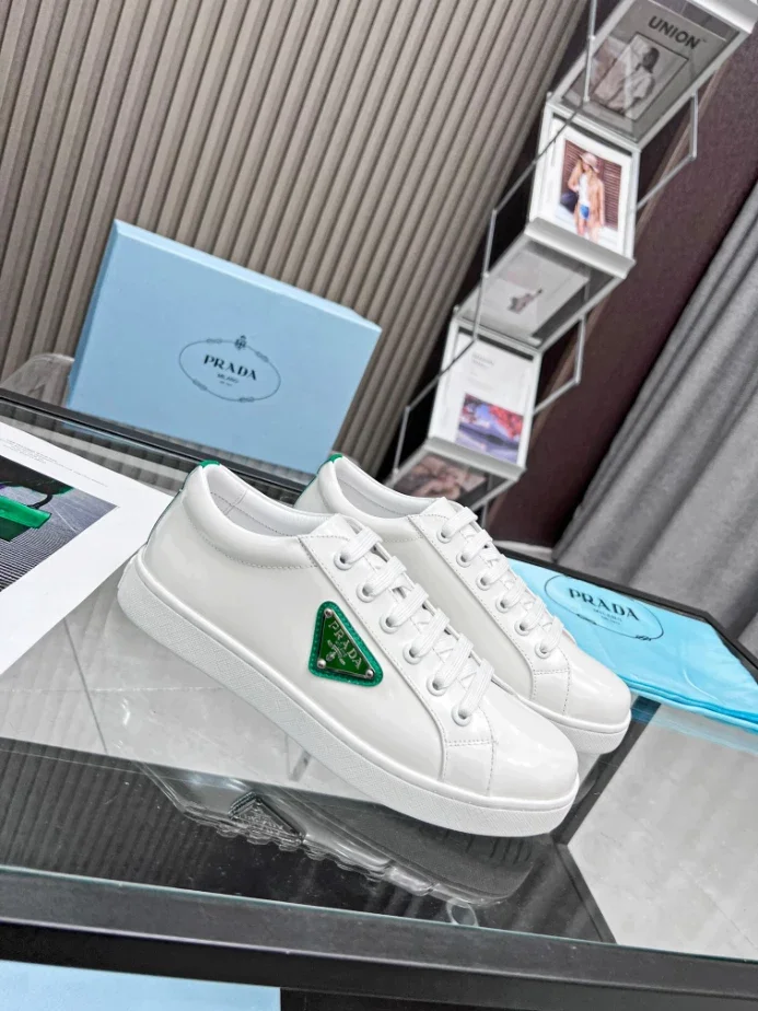 PR@DA@ BRUSHED LEATHER SNEAKERS   PRD042