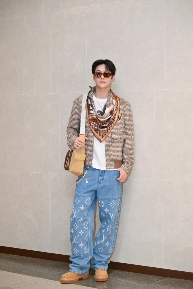 1:1 quality version Boxy White Logo Embroidered Jeans 28687463