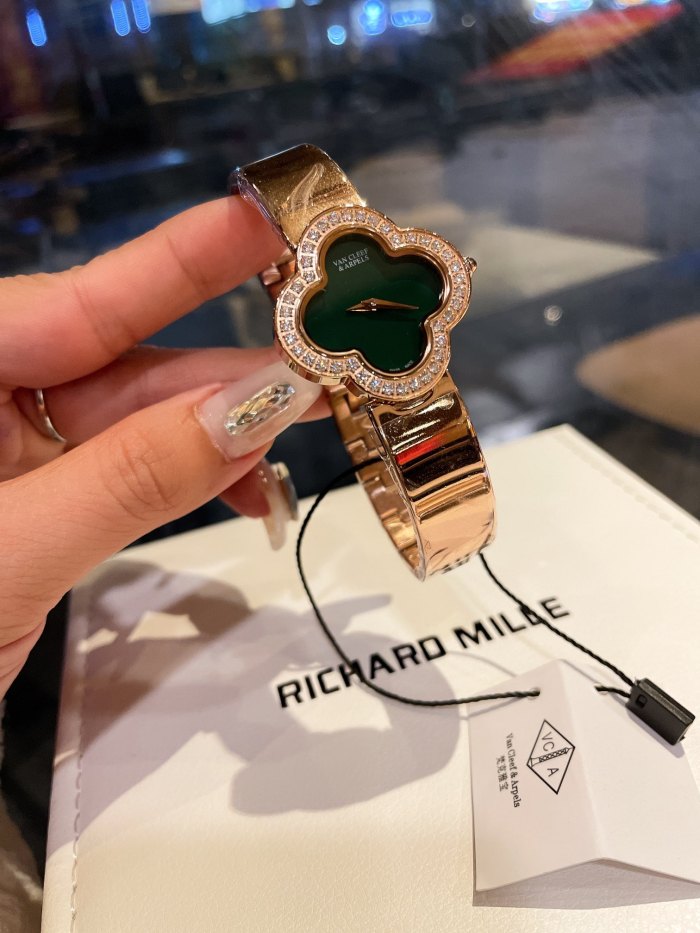 Four-Leaf Clover Quartz Movement Watch 5 colors 28762996