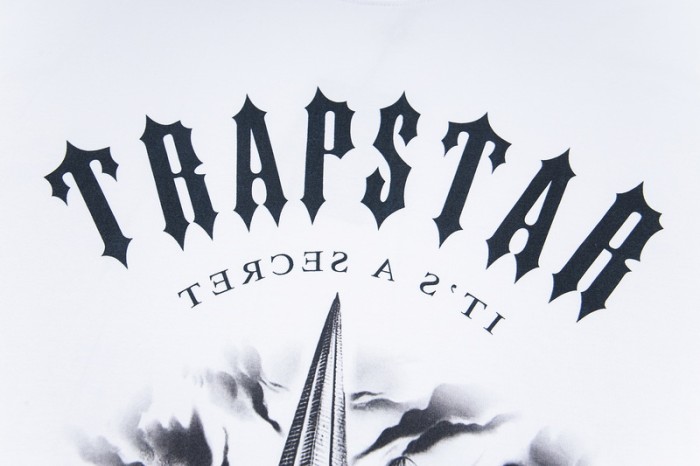 Relaxed Fit Urban Streetwear Gothic Letter And Cityscape Print T-Shirt 2 colors 29080243