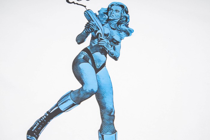 High Street Style T-Shirt with Trapstar Smoke Logo & Comic Gun Girl  Print T-Shirt 2 colors 29077351