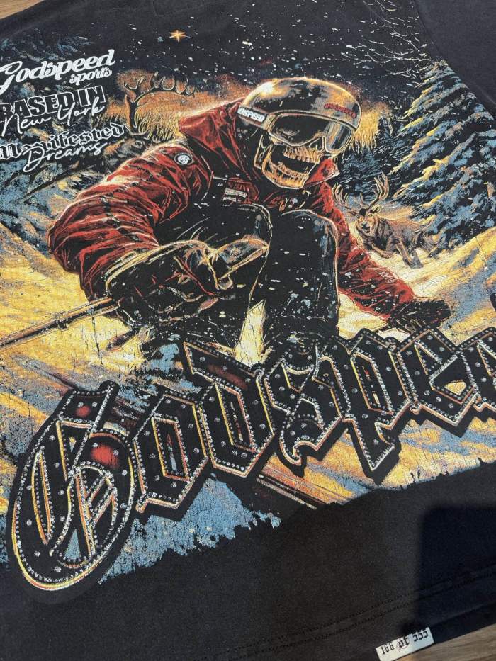 Vintage snow skiing skeleton distressed washed print T-shirt 29051358