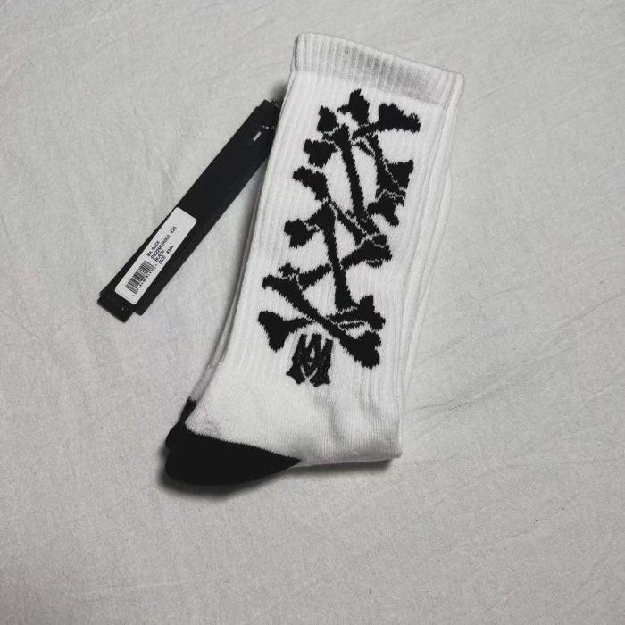 1:1 quality versio Cursive letters embroidered logo bone print mid-calf socks 24 colors
