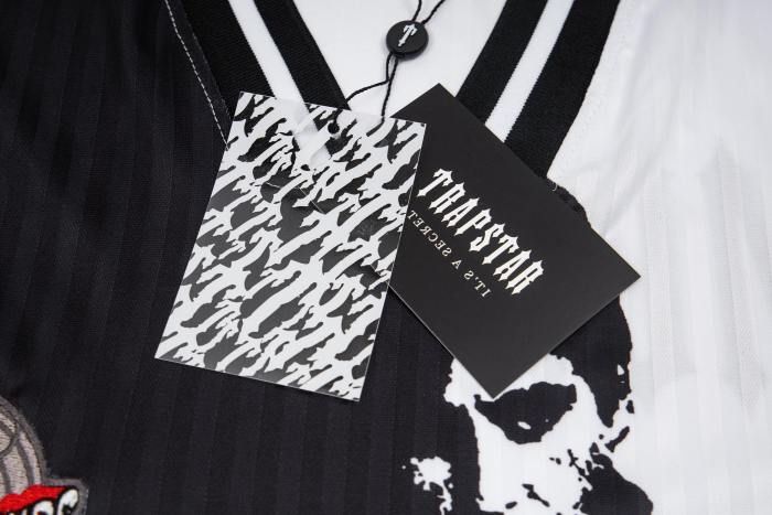 Urban Streetwear Montana 83 Printed V-Neck Sports Jersey T-Shirt 29080605