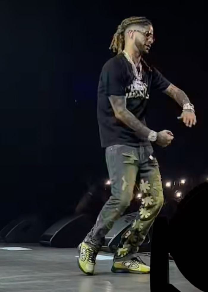 1:1 quality version Black Embroidered Vestigial Waxed Distressed Jeans