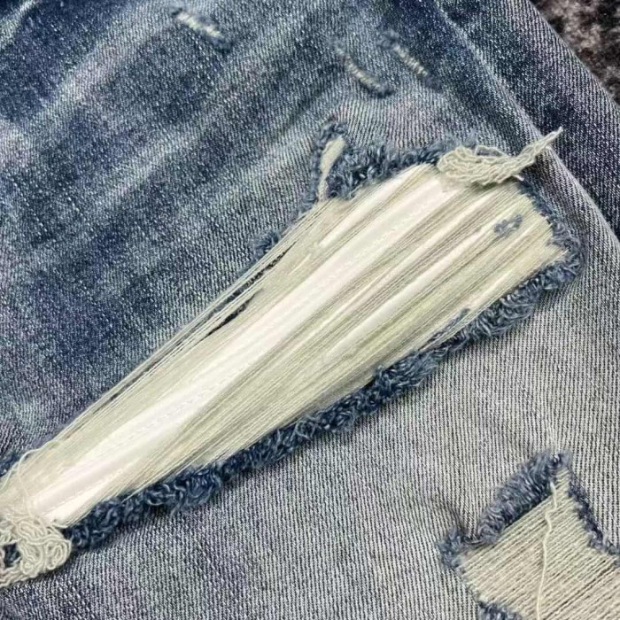 1:1 quality version White Flock Ripped Washed Slim-fit Jeans 29091966