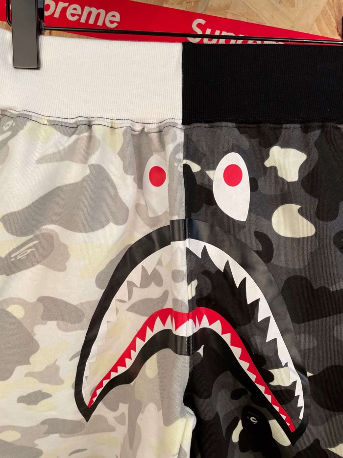 1:1 quality version Black&White Full Print Luminous Shark Heavyweight Shorts 29060707