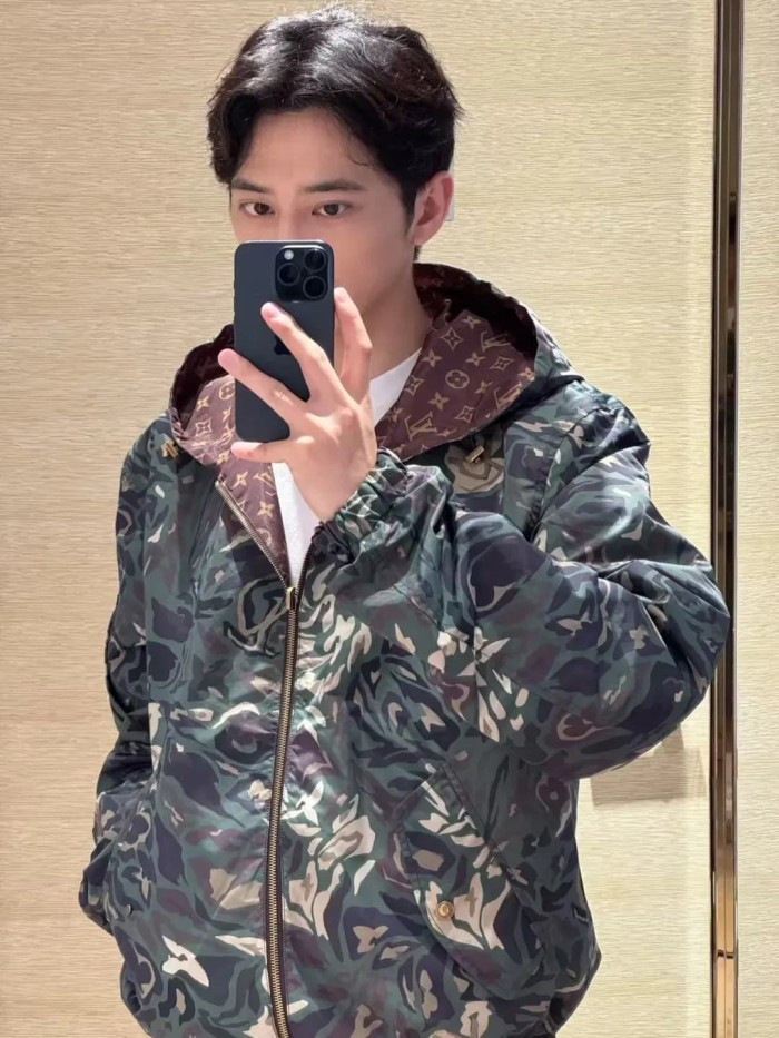 1:1 quality version Double-Sided Allover Floral Camo Print Windproof Jacket 29114526