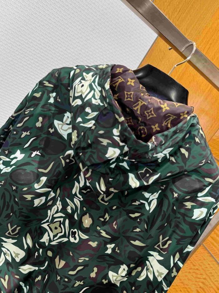 1:1 quality version Double-Sided Allover Floral Camo Print Windproof Jacket 29114526