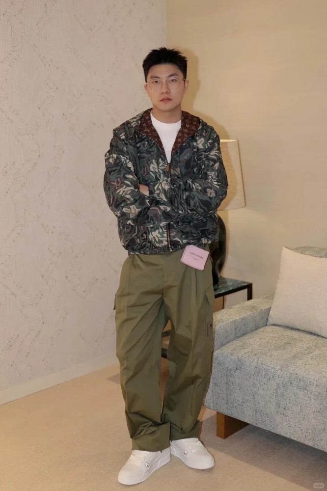 1:1 quality version Double-Sided Allover Floral Camo Print Windproof Jacket 29114526