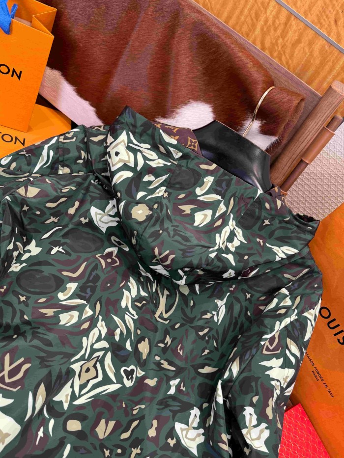 1:1 quality version Double-Sided Allover Floral Camo Print Windproof Jacket 29114526