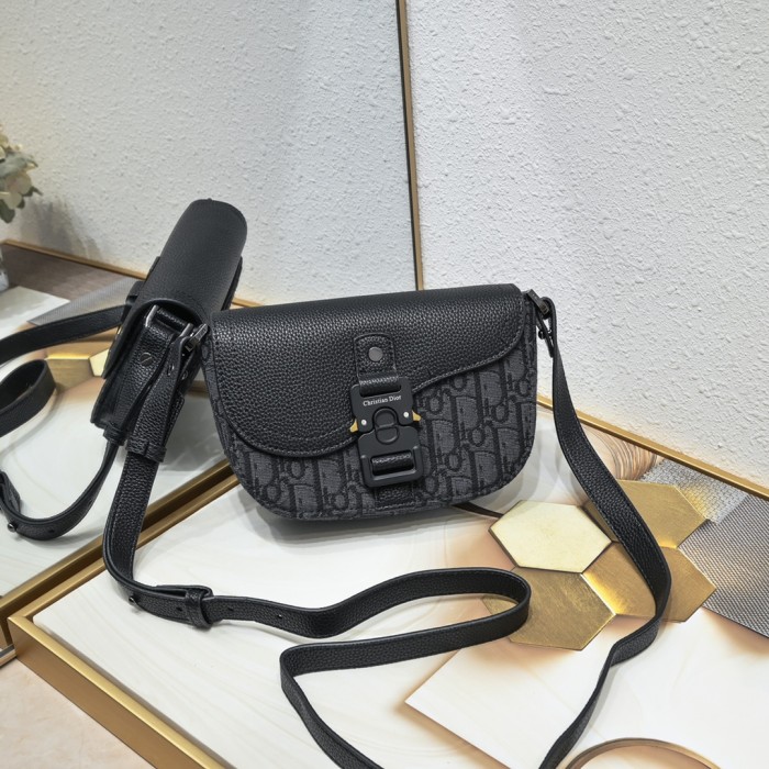 Men's Oblique Jacquard Saddle Crossbody Bag with Leather Flap 2 colors 29119184
