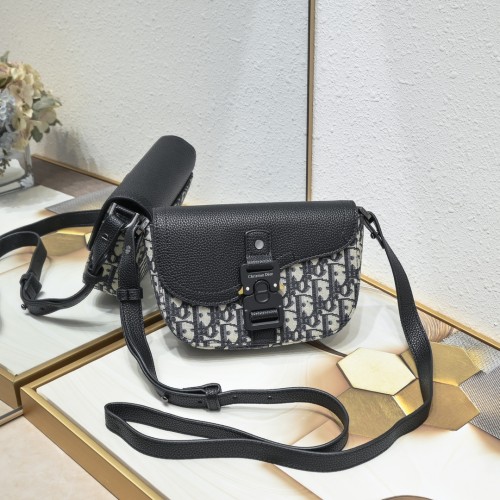 Men's Oblique Jacquard Saddle Crossbody Bag with Leather Flap 2 colors 29119184