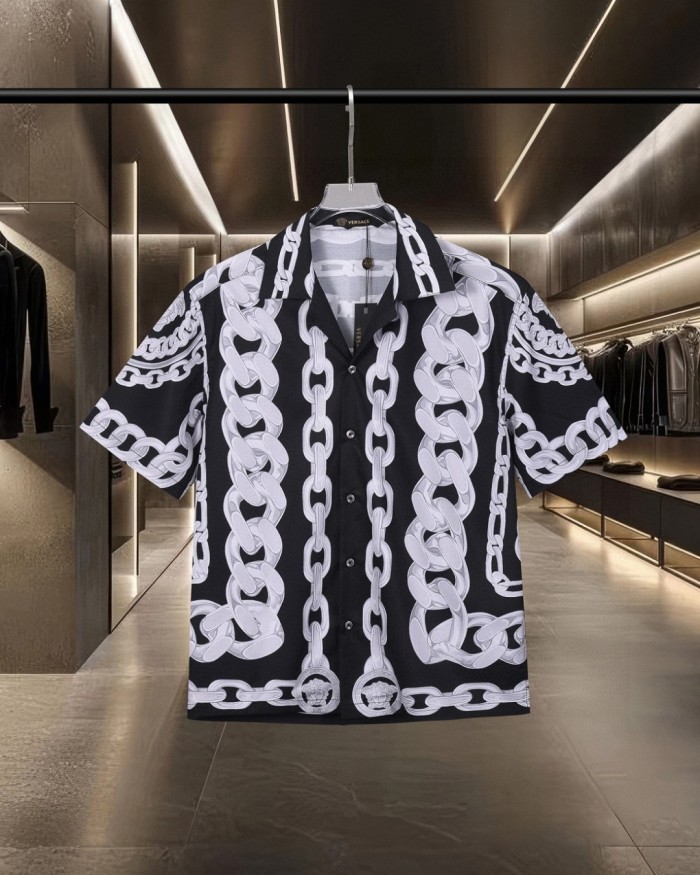 Urban Holiday Bold Monochrome Chain Link Allover Print Medusa Badge Shirt 2 colors 29139982