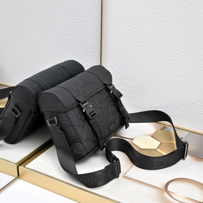 Men's Black Grained Calfskin Embossed Logo Flap Crossbody Messenger Bag 2 colors 29119276