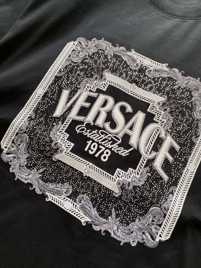 Vintage Baroque Style Square Scroll Frame Versace Letter Embroidery Est.1978 T-shirt 2 colors 29139977