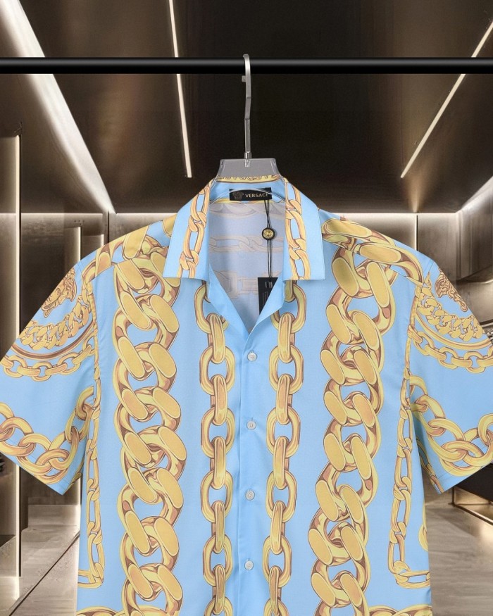 Urban Holiday Bold Monochrome Chain Link Allover Print Medusa Badge Shirt 2 colors 29139982
