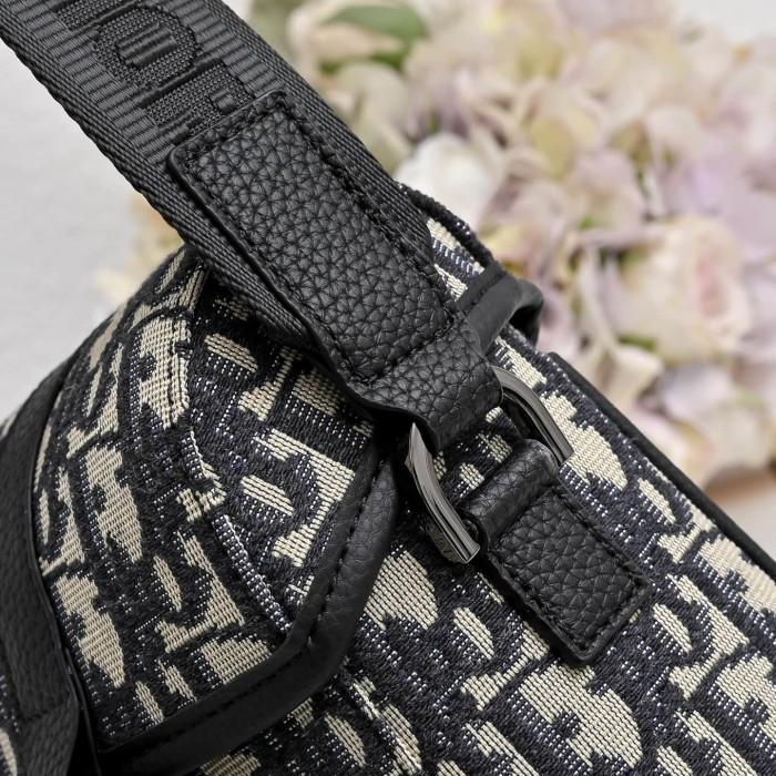 Men's Black Grained Calfskin Embossed Logo Flap Crossbody Messenger Bag 2 colors 29119276