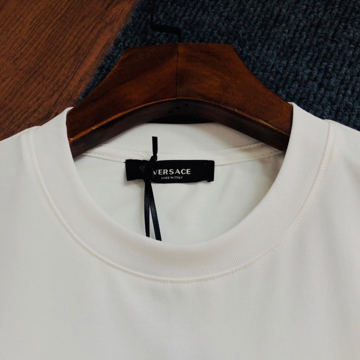 Minimal Luxury Style Golden Greca Circle Medusa Graphic Brand Letter Print T-shirt 2 colors 29140065