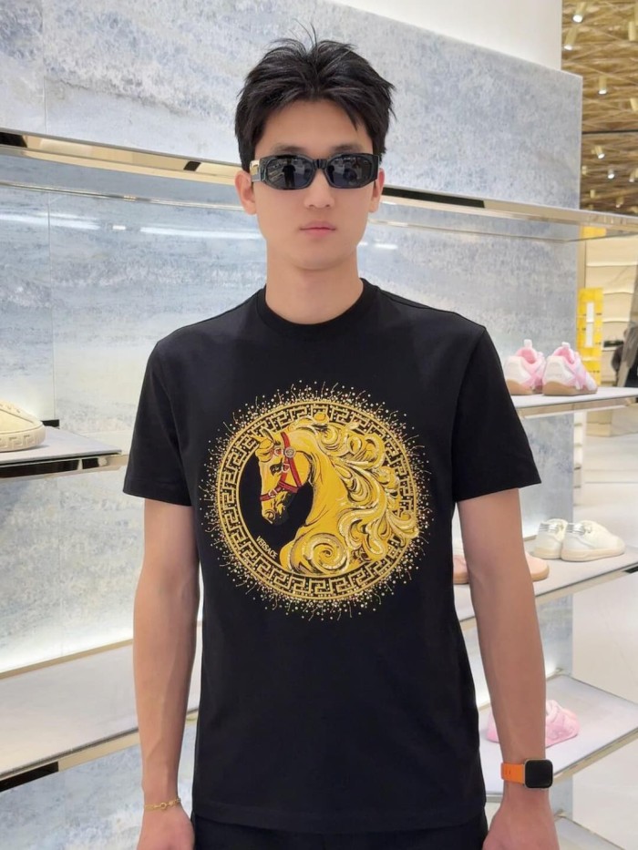 Luxury Equestrian Style Golden Horse Portrait Greca Circle Rhinestone Sparkle Print T-shirt 29140041