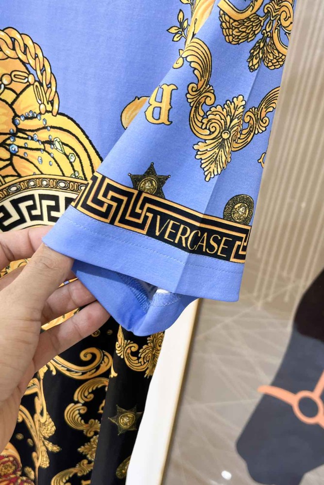 1:1 quality version Patchwork Baroque Style Chain Medusa Head All Over Golden Floral Print T-shirt 2 colors 29143759