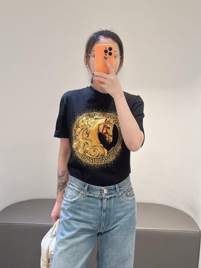Luxury Equestrian Style Golden Horse Portrait Greca Circle Rhinestone Sparkle Print T-shirt 29140041